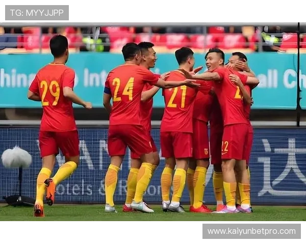 世界杯精彩瞬况回顾：中国队表现引发球迷热议与期待
